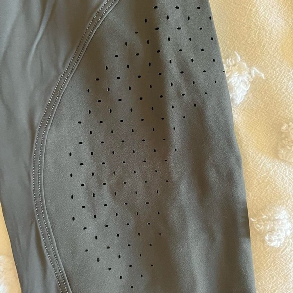 Lululemon heather gray leggings size 2 - Picture 6 of 7
